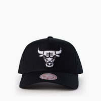 Chicago Bulls Black Colour White Logo Pro Pinch Fit Snapback Cap NBA Basketball By Mitchell & Ness