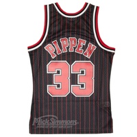 Chicago Bulls Scottie Pippen 33 Alternate 1995-96 NBA Hardwood Classics Swingman Jersey by Mitchell & Ness