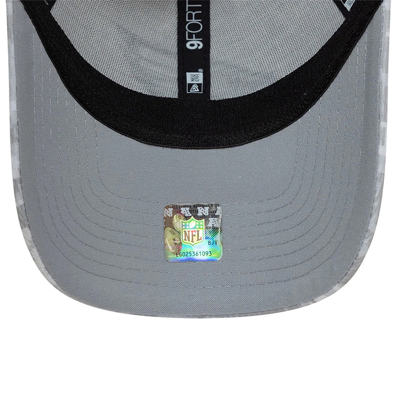 Tampa Bay Buccaneers 9FORTY Salute To Service NFL Stretch Snap Adjustable White Cap by New Era - new