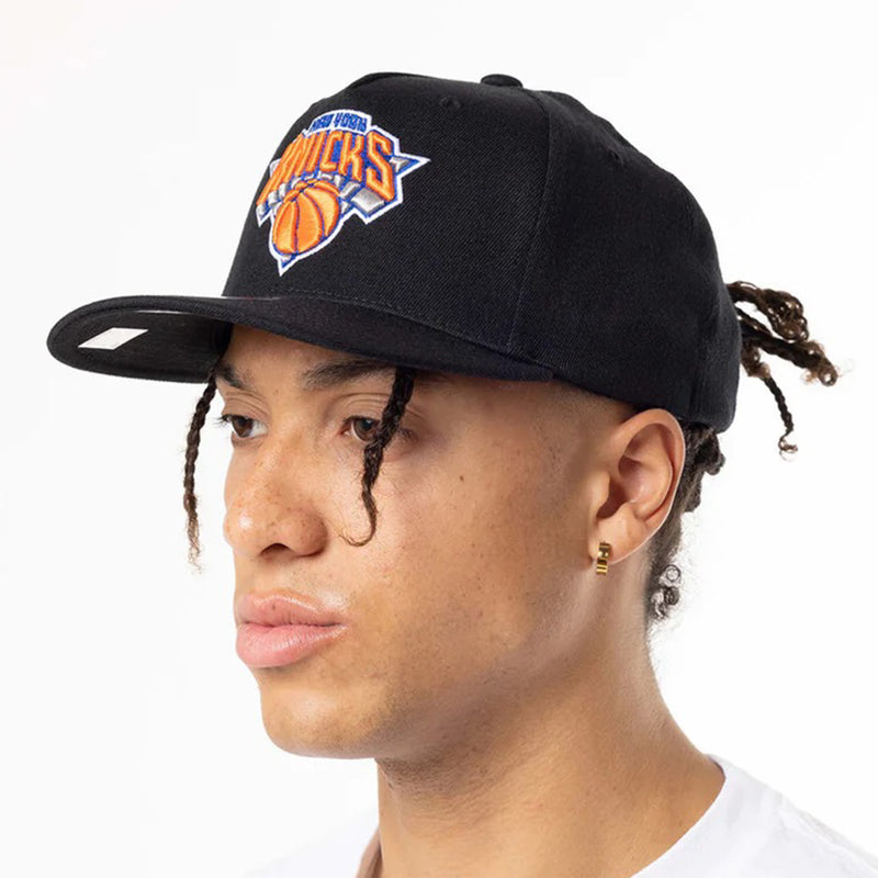 New York Knicks Logo Classic Red Snapback By Mitchell & Ness Black & Team Colour - new
