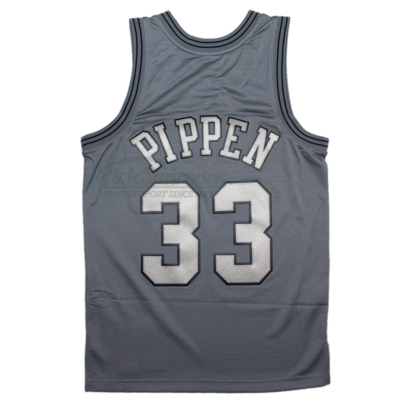 Chicago Bulls 1997-1998 Pippen 33 Hardwood Classics Swingman Jersey by Mitchell & Ness METAL - new