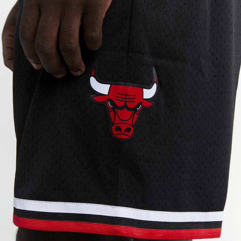 Chicago Bulls 1997-98 Hardwood Classics Black NBA Shorts by Mitchell & Ness - new