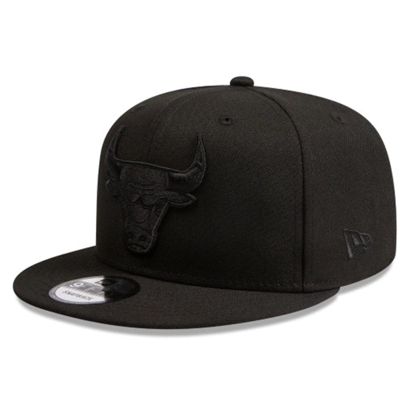 Chicago Bulls Black on Black New Era 9FIFTY Snapback Adjustable Cap - Black - new